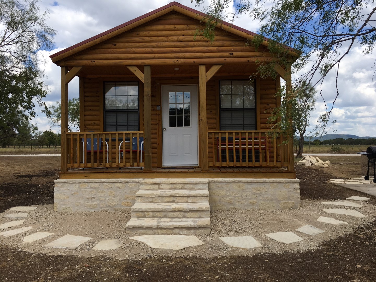 Clear Springs Lodging &amp; Cabins of Utopia is in the Hill